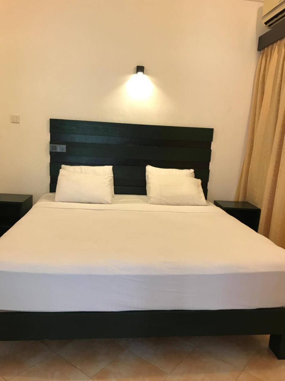 Romantic Garden Hotel 니곰보 외부 사진